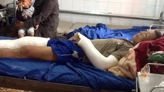 Tài xế xe biển xanh được cho không chấp hành hiệu lệnh của cảnh sát. Ảnh: Ngọc Bình. 