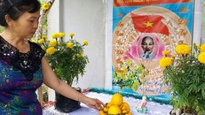 Bàn thờ Tổ quốc trước nhà dân ở huyện Phước Long (Bạc Liêu). 