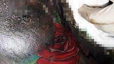 Hình xăm hoa hồng trên vai thi thể nạn nhân. Ảnh: Công an cung cấp.