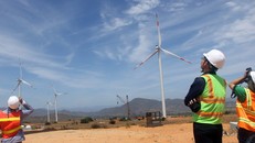 Những cột điện gió Phú Lạc - dự án điện gió mới nhất được đưa vào khai thác thương mại tại Việt Nam.