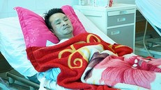 Anh Sơn tại bệnh viện.