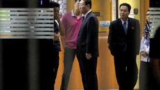 Đại sứ Triều Tiên tại Malaysia Kang Chol tại nhà xác bệnh viện Kuala Lumpur, nơi lưu giữ thi thể ông Kim Jong-nam, người mang hộ chiếu Triều Tiên tên Kim Chol.