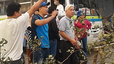  Người dân chặn đường vì quá bức xúc