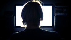 Cảnh sát cho biết khoảng 40 người đã xem cảnh cô gái bị cưỡng hiếp nhưng không ai báo cảnh sát.