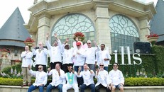 Đầu bếp Bà Nà Hills 'trổ tài' với 12 đầu bếp quốc tế