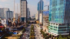 Các tòa cao ốc trên đường Lê Văn Lương, Hà Nội. Ảnh: Hồng Vĩnh.