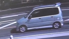 Hình ảnh camera an ninh cho thấy chiếc xe màu bạc của Shibuya di chuyển gần hiện trường.