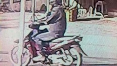 Hình ảnh người được cho là kẻ cướp do camera nhà dân gần ngân hàng ghi lại. Ảnh: Công an cung cấp.