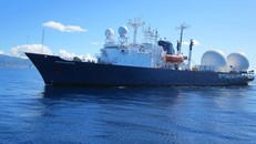 Tàu tuần tra tên lửa MV Pacific Collector của Hải quân Mỹ