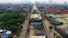 Tuyến đường sắt đô thị Nhổn - Ga Hà Nội đang xây dựng phần ga nổi.