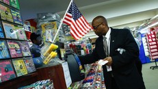 Người mua xổ số Powerball ở Mỹ. Ảnh: Getty.