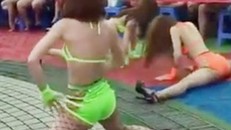 Hình ảnh múa phản cảm.