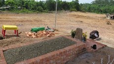  Lăng mộ tạm của bà Tài nhân Lê thị thụy Thục Thuận. Ảnh: Vĩnh Khánh.