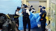  Thi thể một phụ nữ trong vali lưu giữ tại ngăn tủ ở ga Tokyo năm 2015. Ảnh: AFP.