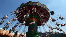  Sau sự cố, công viên tạm đóng cửa đu quay để phục vụ điều tra nguyên nhân tai nạn. Ảnh minh họa: Refox.