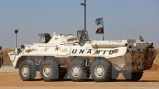 Binh sỹ thuộc UNAMID tuần tra tại Darfur. (Nguồn: AFP/TTXVN)