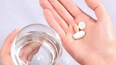 Phải hết sức thận trọng khi uống thuốc. Ảnh minh hoạ: Internet