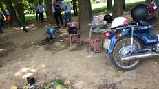 Hiện trường vụ nam thanh niên dùng xăng tự tử. Ảnh: Điền Quang.