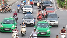 Hơn chục tuyến phố taxi, ô tô bị cấm giờ cao điểm. Ảnh minh họa: Đoàn Loan