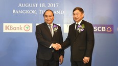 Thủ tướng Nguyễn Xuân Phúc và Phó Thủ tướng Thái Lan Prajin Juntong tới dự Diễn đàn. Ảnh: VGP/Quang Hiếu.