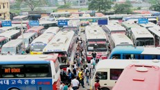 Các xe đi Lào Cai, Hạ Long, Hải Phòng dịp 2/9 thường đông nghịt khách. Ảnh minh họa: Phương Sơn.
