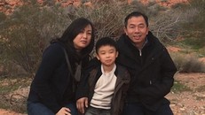 Trinh Phan, 33 tuổi, cùng chồng Young Nguyen và con trai 8 tuổi David. Ảnh: change.org. 