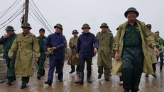 Phó Thủ tướng thị sát, đôn đốc ứng phó bão tại Bạc Liêu