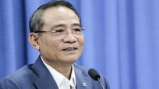 Bí thư Thành ủy Đà Nẵng Trương Quang Nghĩa trao đổi với các cán bộ hưu trí. Ảnh: Nguyễn Đông.