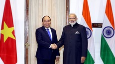 Thủ tướng Nguyễn Xuân Phúc và Thủ tướng Narendra Modi trước khi hội đàm. Ảnh: VGP/Quang Hiếu