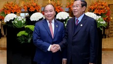 Thủ tướng Nguyễn Xuân Phúc gặp Thủ tướng Campuchia, Tổng thống Indonesia