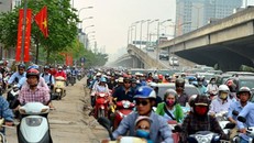 Tắc đường thường xuyên ở đường Nguyễn Xiển vào giờ cao điểm. Ảnh: PV