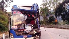 Một vụ tai nạn xảy ra tại đèo Lò Xo năm 2017, may mắn 30 hành khách thoát chết