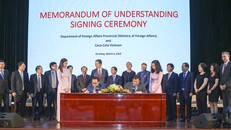  Hợp tác bồi dưỡng cán bộ làm công tác đối ngoại 