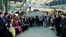  Thủ tướng tham gia nghi thức chào hỏi độc đáo của người Maori – tộc người bản địa đầu tiên khai phá, sinh sống tại New Zealand - Ảnh: VGP/Quang Hiếu