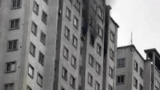 Ngọn lửa bùng phát ở một căn hộ trên tầng 21 của tòa nhà
