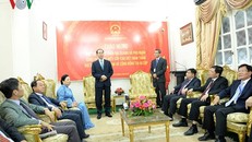 Chủ tịch nước nói chuyện với cán bộ, nhân viên Đại sứ quán Việt Nam tại Ai Cập