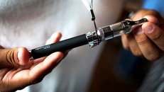 Bộ Y tế Úc quyết định hoãn dự luật cấm thuốc lá điện tử