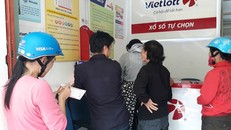 Lượng khách đến nhiều hơn khi liên tục có người trúng giải đặc biệt. 