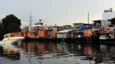 Khu nhà ven sông tại khu vực bến Phú Định quận 8