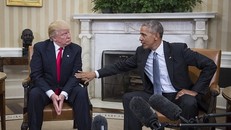 Tổng thống Obama tiếp đón ông Trump trong Phòng bầu dục.
