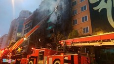 Các biển hiệu karaoke tiềm ẩn nguy cơ gây cháy lớn.