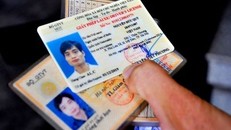 Kiến nghị bỏ quy định đổi bằng lái xe sang vật liệu PET