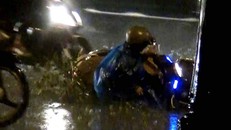 Người đi xe máy sụp hố ở cửa ngõ sân bay Tân Sơn Nhất