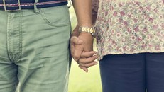 Bệnh tình dục ở tuổi trên 45 gia tăng nhanh trong những năm qua. Ảnh: Conversation