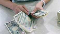 Kẻ cười người khóc khi một loạt đồng tiền nhảy múa