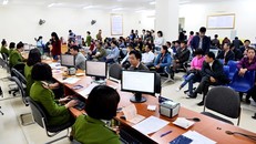 Từ 1/1/2017, lệ phí cấp mới thẻ căn cước công dân là 30.000 đồng/thẻ, cấp lại thẻ bị mất là 70.000 đồng/lần. 