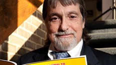 Richard Lustig từng 7 lần trúng số kiểu Mỹ. 