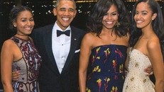 Hình ảnh trên tấm thiệp "Giáng sinh" cuối cùng của gia đình Obama ở Nhà Trắng. 