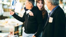 Hình ảnh tình cảm của ông Hoàng Kiều và Ngọc Trinh tại Nhật. Họ được cho bí mật hẹn hò khoảng 2 tháng. 