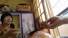 Hormone chuyển giới không rõ nguồn gốc vẫn được bán tại nhiều nơi. Ảnh: Phụ nữ TP.HCM.